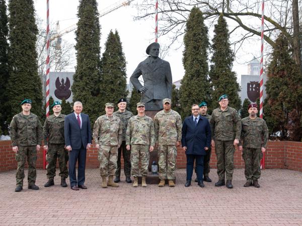 robocze spotkanie w Krakowie US Army Medical Readiness Command Europe (Dowództwo Gotowości Medycznej Armii Amerykańskiej w Europie), komendantów Dowództwa 2 Korpusu Polskiego – Dowództwa Komponentu Lądowego i Garnizonu Kraków oraz władz 5 Wojskowego Szpitala Klinicznego w Krakowie. 