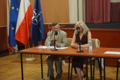 Prowadzący pierwszą część sesji przedstawiają prelegentów.