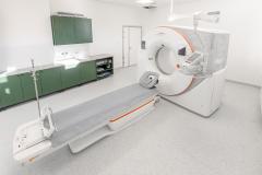 Tomograf zliczający fotony